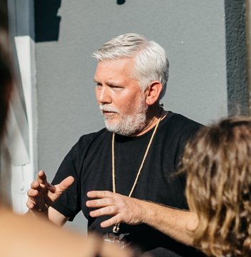 Portrait Michael Schmutzer, Gründer und Geschäftsführer des Unternehmens Neue Höfe